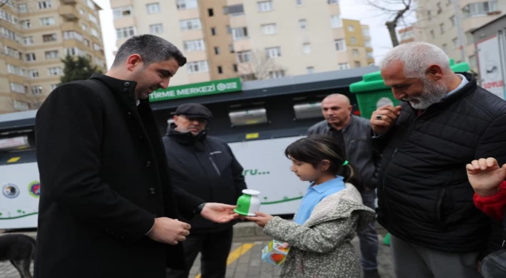 KARTAL BELEDİYESİ GERİ DÖNÜŞÜMDE FARK YARATIYOR Çevre Dostu Mobil Sıfır Atık Getirme Merkezleri Kartal’da