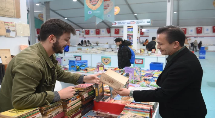 TUZLA BELEDİYESİ 5’İNCİ KİTAP FUARI SEZAİ KARAKOÇ ANISINA BAŞLADI