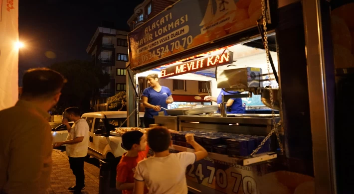 Kartal Belediyesi’nden Mevlid Kandili’nde Vatandaşlara Hayır Lokması İkramı