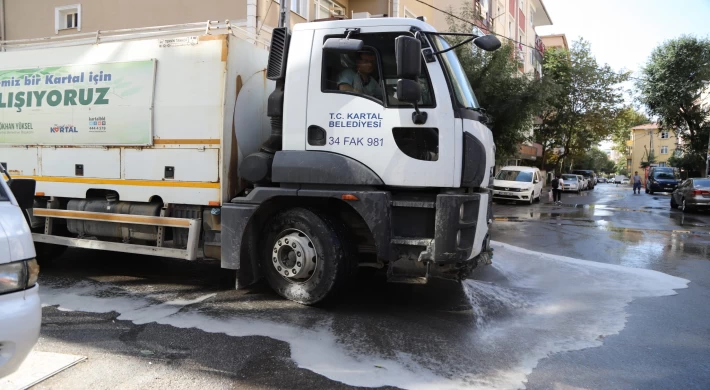 Kartal Belediyesi'nin Yoğun Temizlik Mesaisi Devam Ediyor