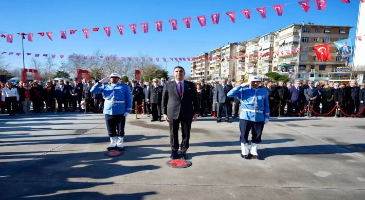 Başkan Gökhan Yüksel'den, 18 Mart Çanakkale Zaferi'nde Atatürk Anıtı'na Çelenk
