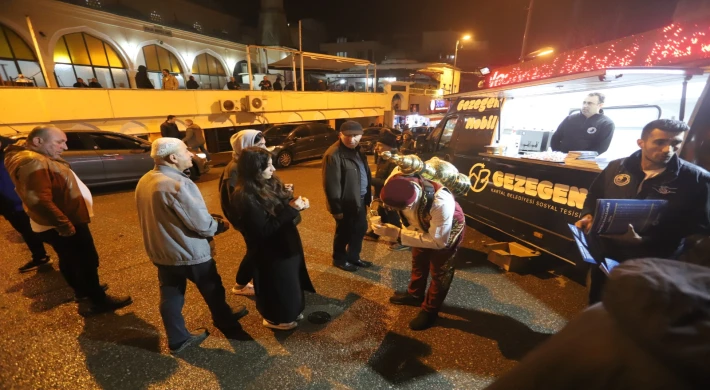 Kartal Belediyesi’nden Teravih Namazı Sonrası Camilerde Şerbet ve Lokum İkramı