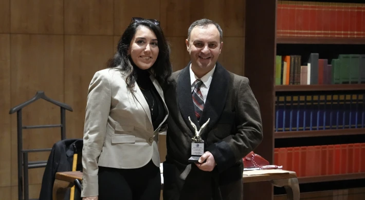 ‘Işığı Arayan Adam’ Oyunu Kartal’da Seyirciyle Buluştu