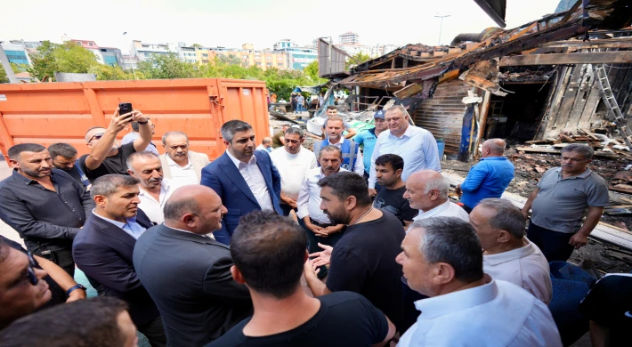 Başkan Gökhan Yüksel, Balıkçılar Çarşısı’ndaki Yangın Sonrası İncelemelerde Bulundu