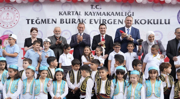 Kartal Belediyesi Yöneticileri Öğrencilerin İlk Ders Zili Heyecanına Ortak Oldu