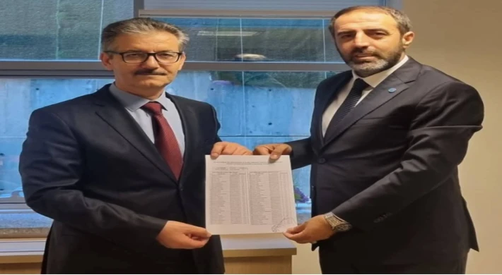 İYİ Parti Kartal İlçe Başkanı Önder Karakelle Mazbatasını Aldı.