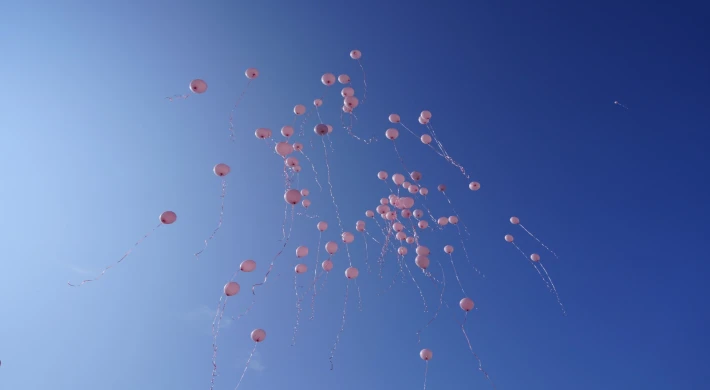 Kartal’da Pembe Balonlar Umut İçin Yükseldi