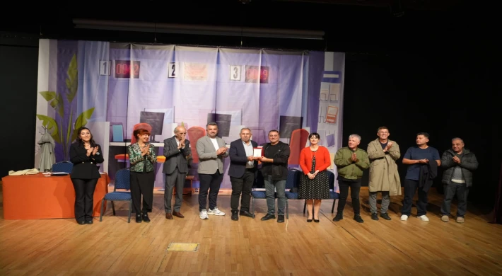 Eller Yukarı’ Adlı Tiyatro Oyunu Kartal’da Seyirciyle Buluştu