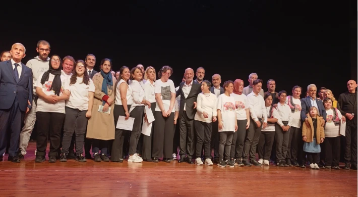 3 Aralık Dünya Engelliler Günü nedeniyle düzenlenen ; Engellilerin Muhteşem Programında, Engeller Aşıldı,Mutluluklar Arşa Ulaştı......