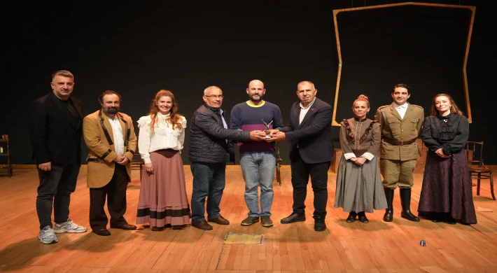 Çehov’un Dünyasına Yeni Bir Yorum ‘Bobik Nerede?’ Adlı Tiyatro Oyunu Kartal’da Sahnelendi