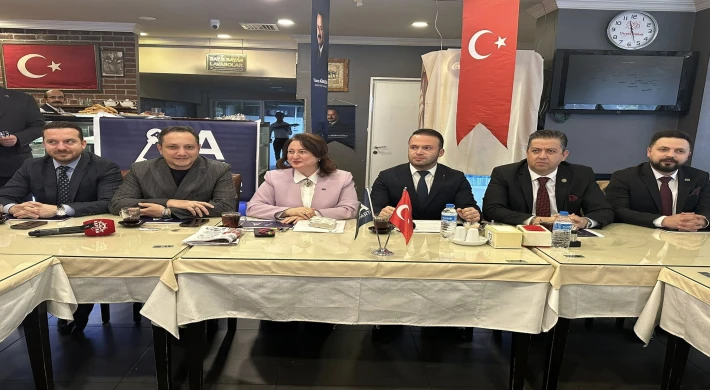 Anahtar Parti Kartal’da Muhtarlar ve Basınla Buluştu