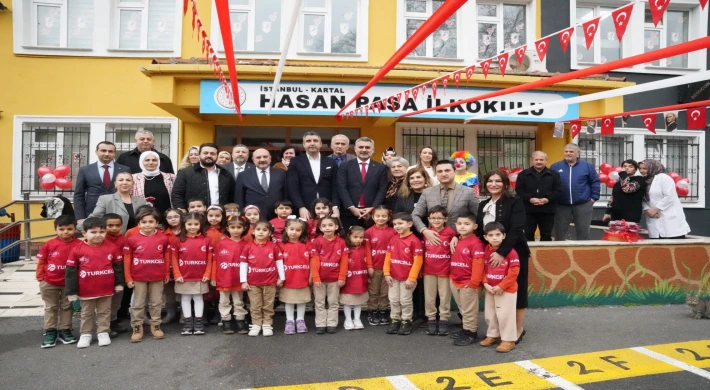 Kartal’da Karne Heyecanı: Protokol Öğrencilerin Sevincine Ortak Oldu