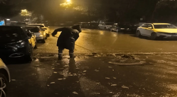 Kartal Belediyesi Ekipleri Şiddetli Yağış ve Fırtınaya Karşı Sahada