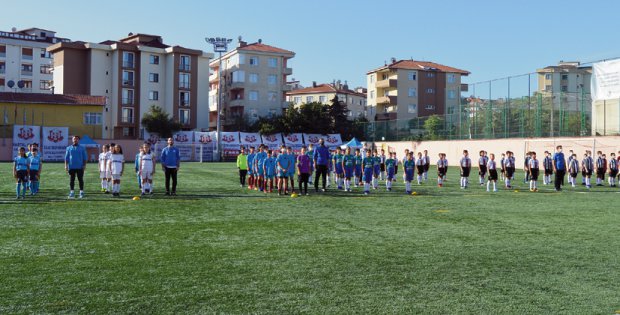 FUTBOL TURNUVASI BU YILDA GÖZ KAMAŞTIRDI