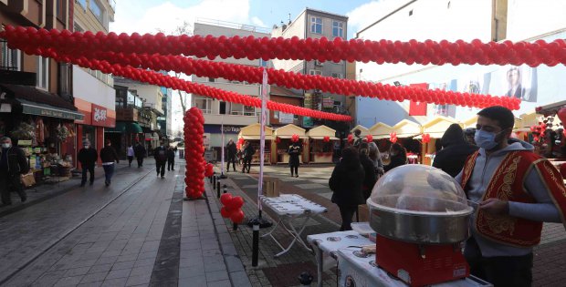 Kartal Belediyesi Kadın Emeği Pazarı 14 Şubat teması ile açıldı