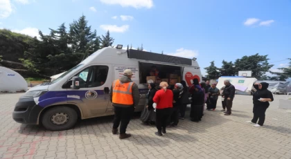 Kartal Belediyesi Hatay’da 225 Bin Kişilik Yemek Dağıttı