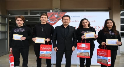 Dr. Şadi Yazıcı, Mehmet Tekinalp Anadolu Lisesi'ni ziyaret etti ve öğrencilerle buluştu.
