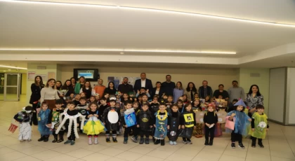 Minik Öğrencilerden Kartal Belediyesi’nde Çevreci Defile