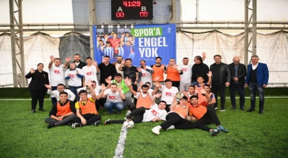 Engellerin engel olmadığı futbol maçı Tuzla’da oynandı