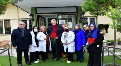 Cumhur İttifakı'nın Maltepe Belediye Başkan Adayı Kadem Ekşi,Yaşlıları Ziyaret Etti