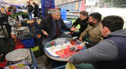 Cumhur İttifakı AK Parti Maltepe Belediye Başkan Adayı Kadem Ekşi semt pazarını ziyaret etti