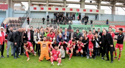 Kadem Başkan Maltepespor’un maçını izledi, futbolcuların sevincine ortak oldu