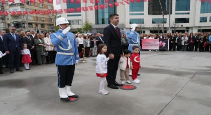 Başkan Gökhan Yüksel Atatürk Anıtı’na Çelenk Sundu