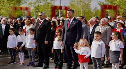 Başkan Gökhan Yüksel, Atatürk Anıtı’na Çelenk Sundu