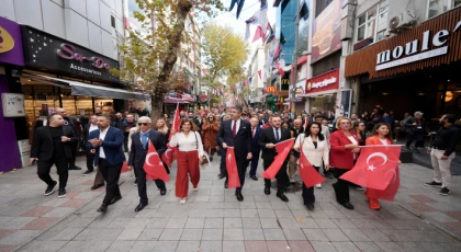 Kartal’da 29 Ekim Coşkusu Atatürk Anıtı’nda Başladı