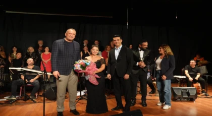 Kasım Ayına Yakışan Şarkılar’ Dinleyenlere Müzik Ziyafeti Yaşattı