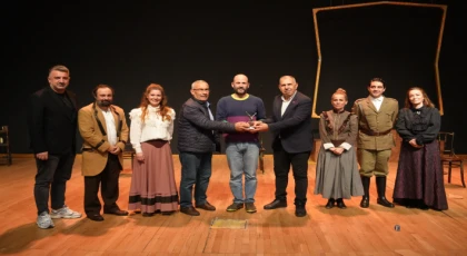 Çehov’un Dünyasına Yeni Bir Yorum ‘Bobik Nerede?’ Adlı Tiyatro Oyunu Kartal’da Sahnelendi