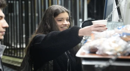 Kartal Belediyesi’nden Vatandaşlara Sıcak Çorba İkramı