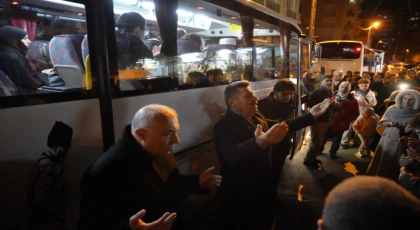 Kartal'da Umre Yolcuları Dualar İle Uğurlandı