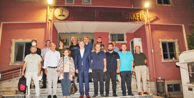 Ak Parti'den Cemevine İftar Ziyareti