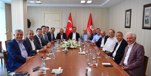 Başkan Gökhan Yüksel, CHP'li belediye başkanları toplantısına katıldı