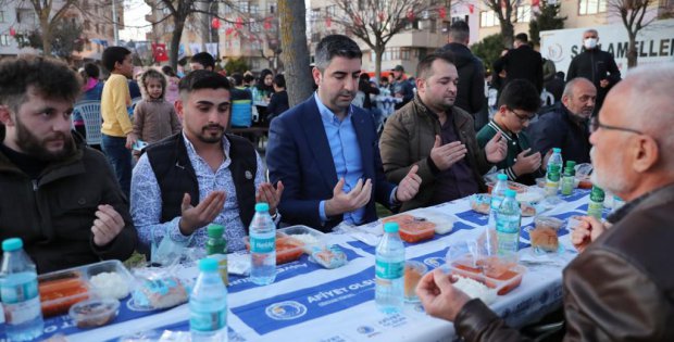 Kartal’da İftar Sofraları, Eski Ramazan Ruhunu Yaşatmaya Devam Ediyor