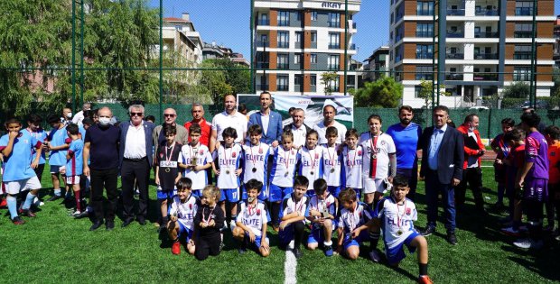 Kartal'da Metin Oktay anısına düzenlenen futbol turnuvası sona erdi